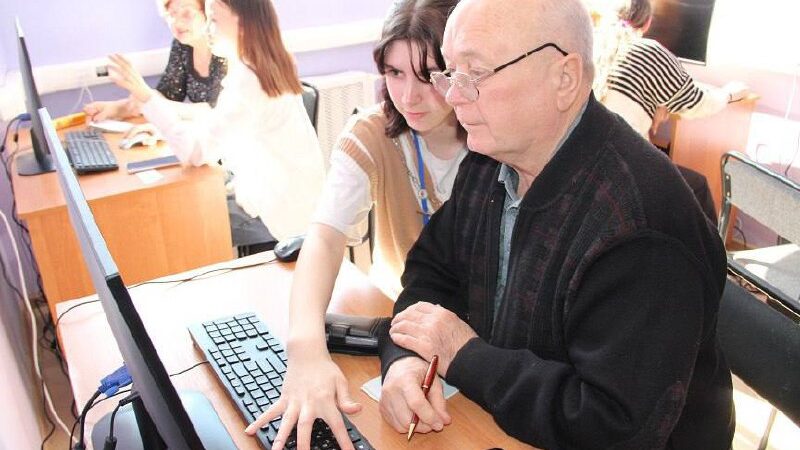 91-летняя сорочанка стала самой возрастной ученицей компьютерных курсов