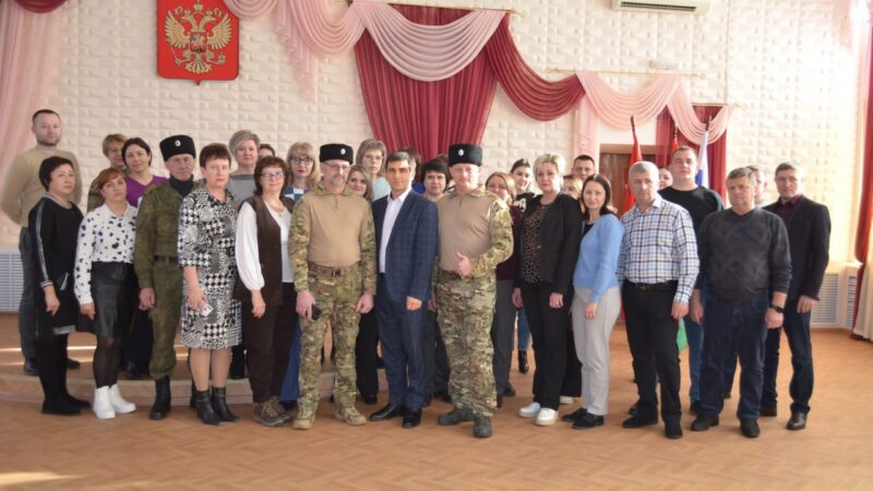 Депутат и начальники отделов администрации  Сорочинска идут на СВО