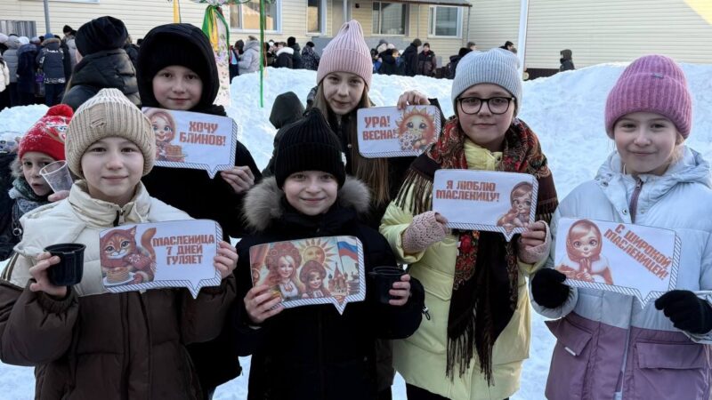 Дети очень любят блины!