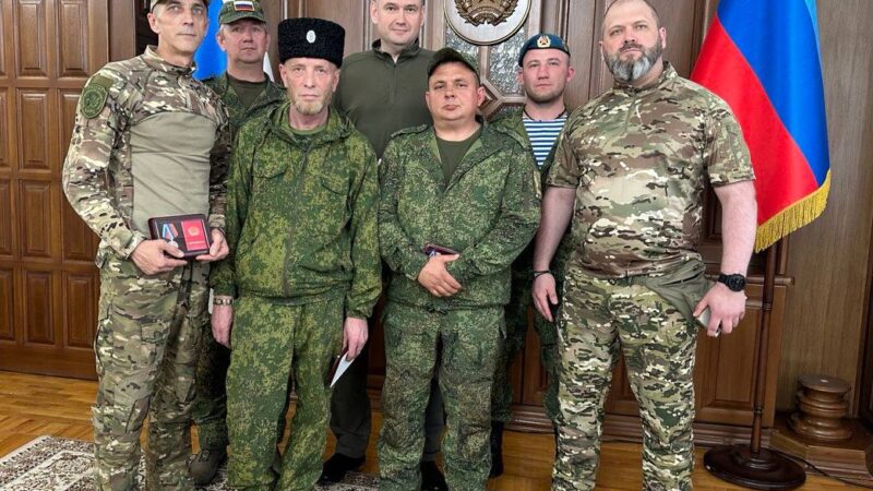 Евгений Солнцев навестил оренбургских БАРСов в ЛНР