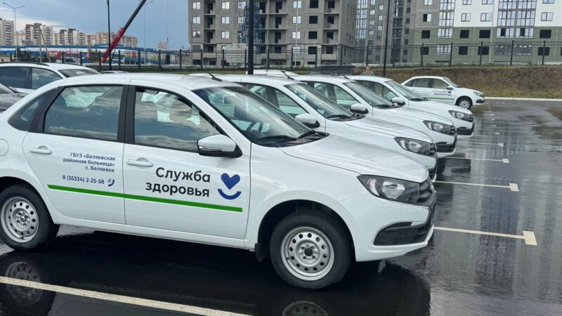 Евгений Солнцев передал 96 новых автомобилей медицинским учреждениям Оренбуржья