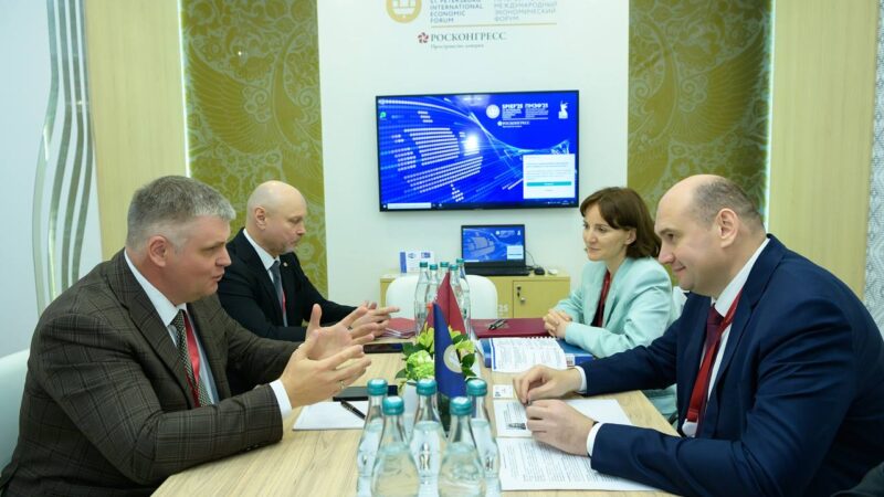 Евгений Солнцев обсудил строительство завода по переработке каолина в Орске