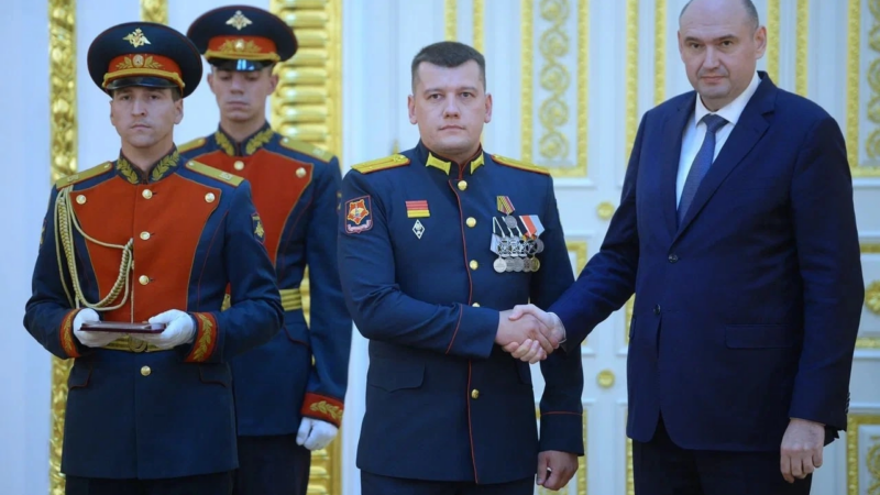 Врио губернатора Оренбургской области Евгений Солнцев вручил награды оренбуржцам, которые добились высоких заслуг в зоне СВО