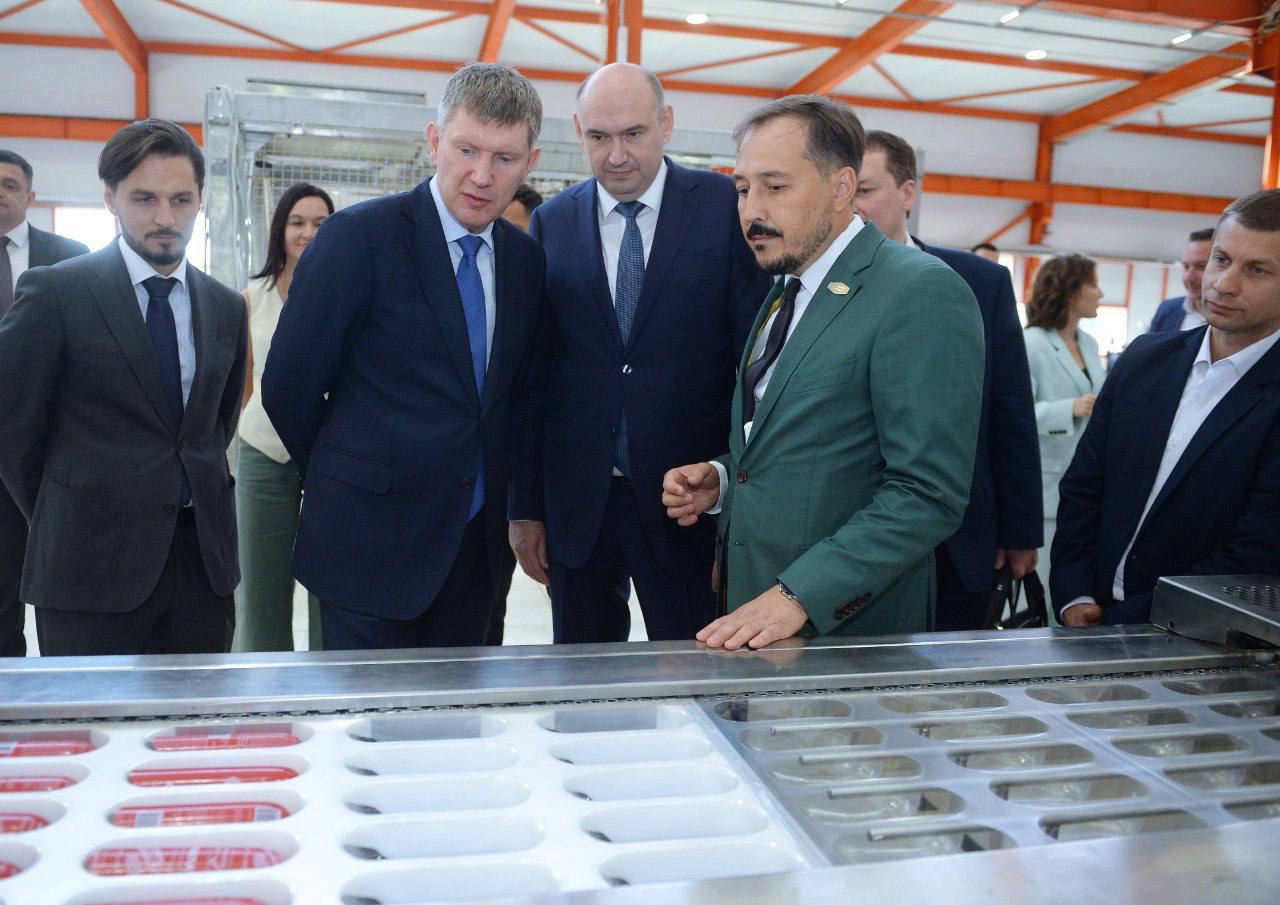 Евгений Солнцев вместе с министром экономического развития РФ Максимом Решетниковым посетили значимые объекты Оренбуржья