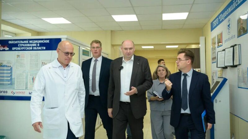 Евгений Солнцев взял на контроль ремонт кровли Первомайской районной больницы