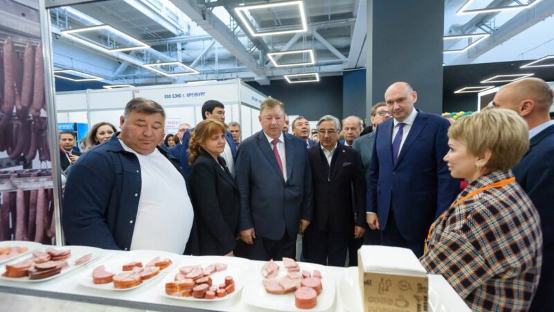 Врио губернатора Оренбургской области Евгений Солнцев принял участие в открытии Международной выставки-форума «Меновой двор»