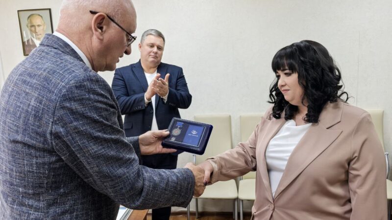 Фельдшер из села Пронькино Валерия Насибова награждена медалью «За самоотверженность и профессионализм»