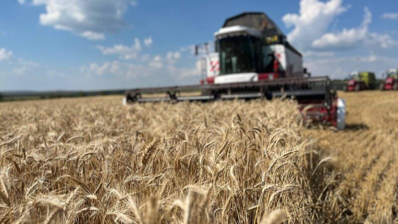 Оренбургские аграрии обновили технику на 8,2 миллиарда рублей