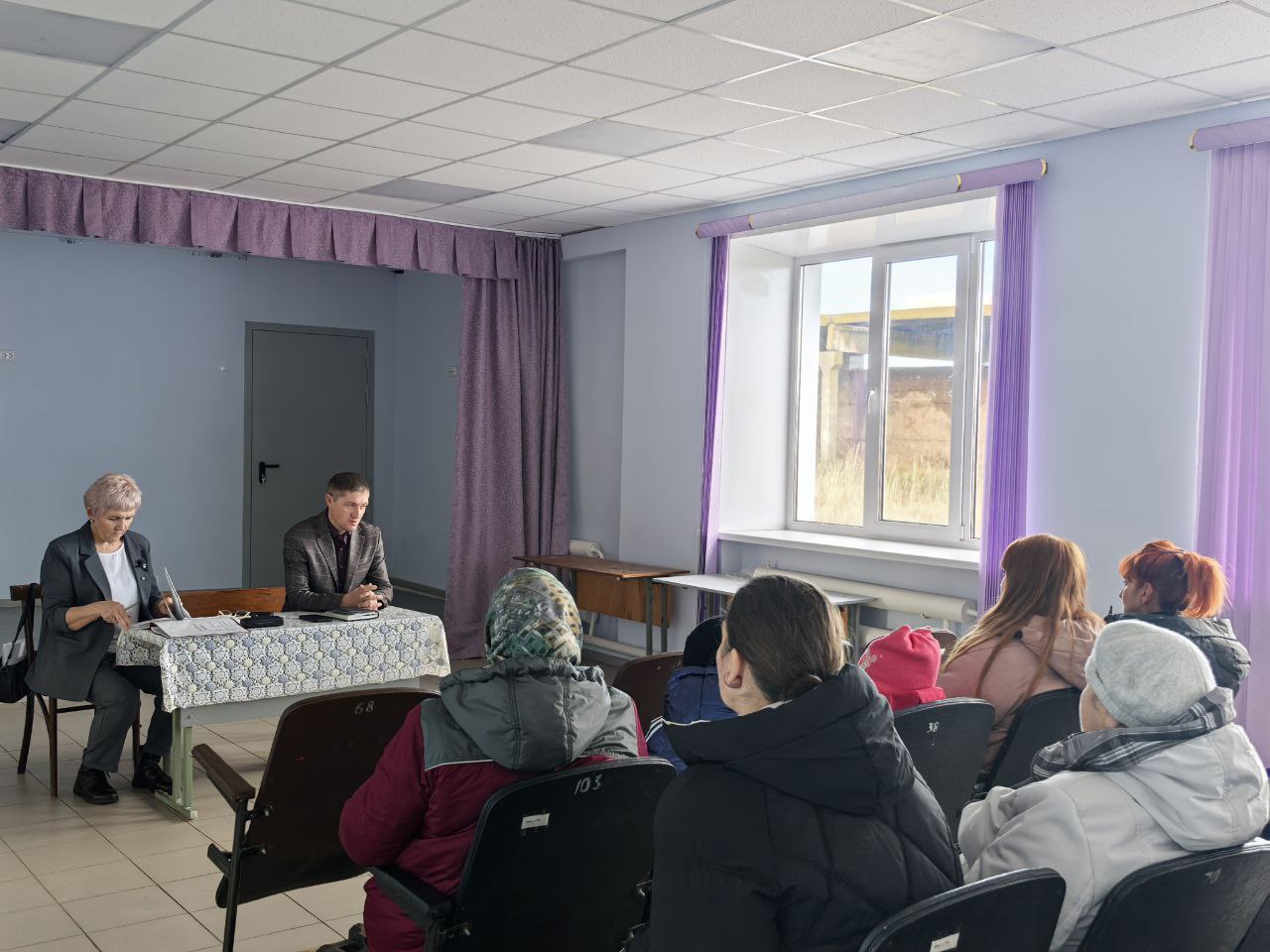 Диалог с властью: в Янтарном Сорочинского МО обсудили дороги, воду и связь