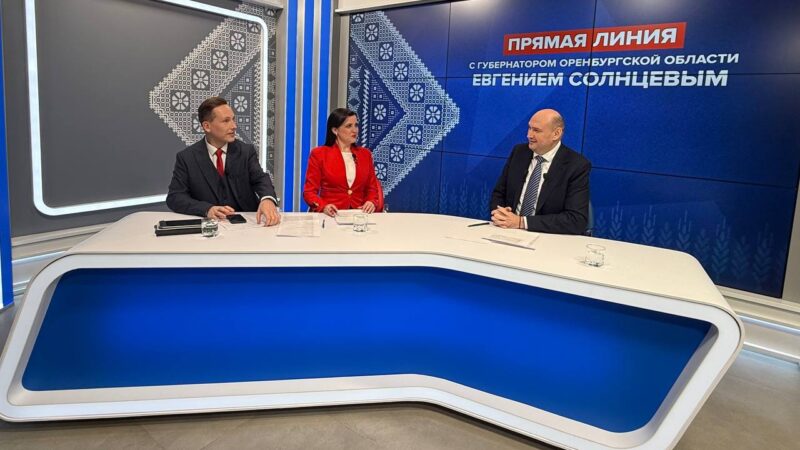Губернатор Евгений Солнцев вышел на прямую линию с жителями региона
