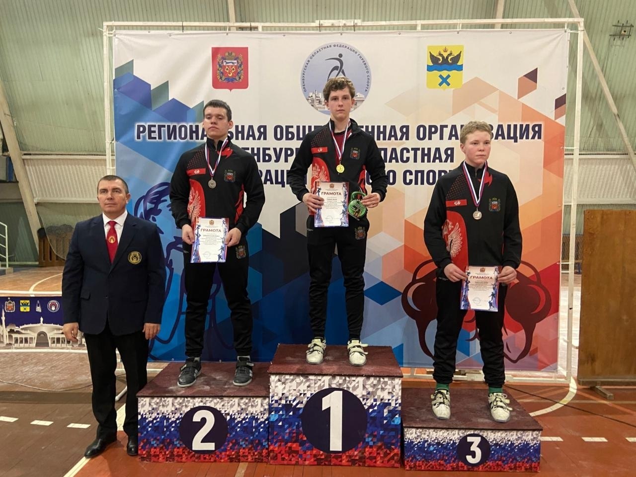 Золотой урожай медалей: сорочинские гиревики — лучшие в область