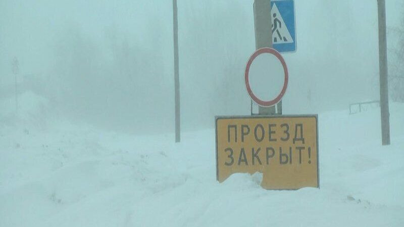 В Оренбуржье из-за сильной метели и плохой видимости закрыли ещё один участок дороги