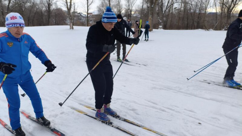 Семейный праздник спорта: в Сорочинске прошла Рождественская лыжная гонка