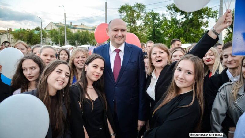 Евгений Солнцев поздравил оренбуржцев с Днем Российского студенчества