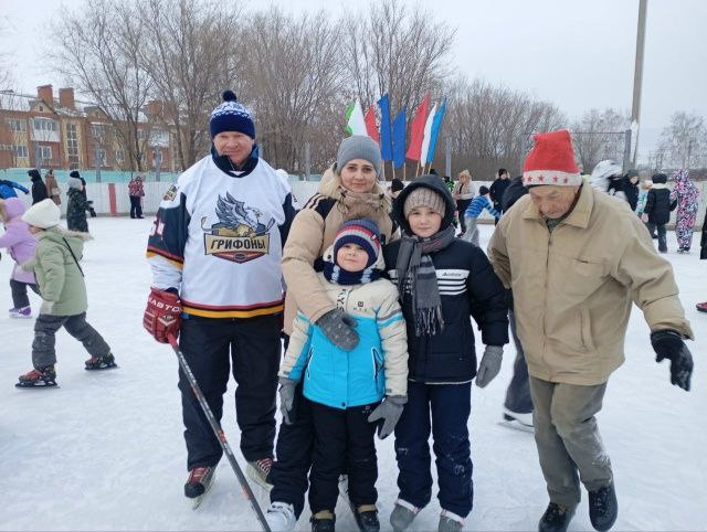 Сорочинский округ зарядился спортивным настроением на «Вечере на коньках»