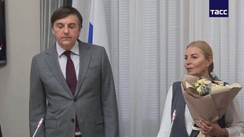 Министр просвещения России Сергей Кравцов вручил грамоты бугурусланским воспитателям 