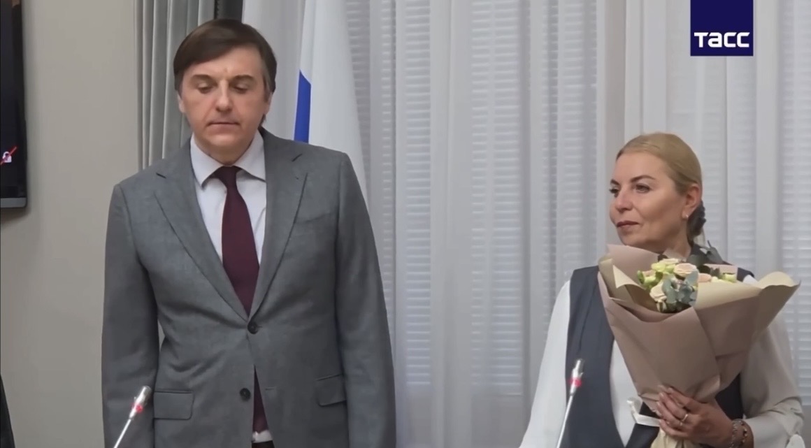 Министр просвещения России Сергей Кравцов вручил грамоты бугурусланским воспитателям 