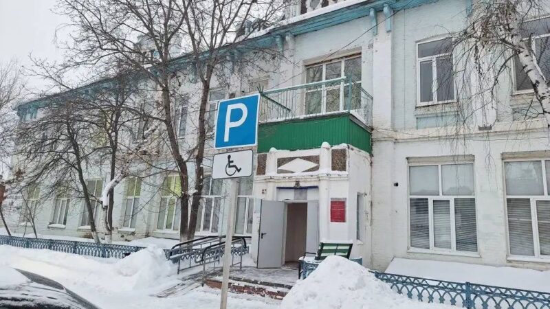 Зачем закрывают поликлинику на Володарского?