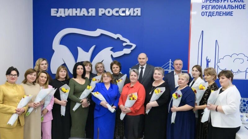 В «Единой России» поздравили матерей и жен бойцов СВО