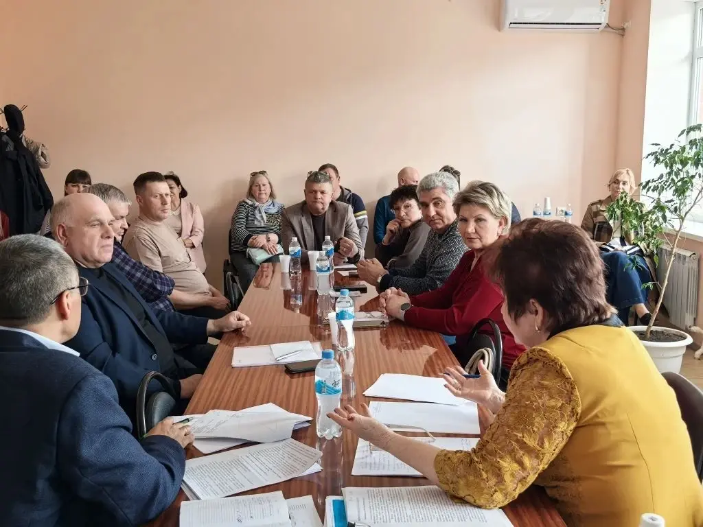 Планы, цифры и помощь бойцам: глава округа встретилась с сорочинскими аграриями
