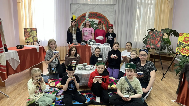 Путешествие по культурам: юные сорочинцы прикоснулись к традициям народов России