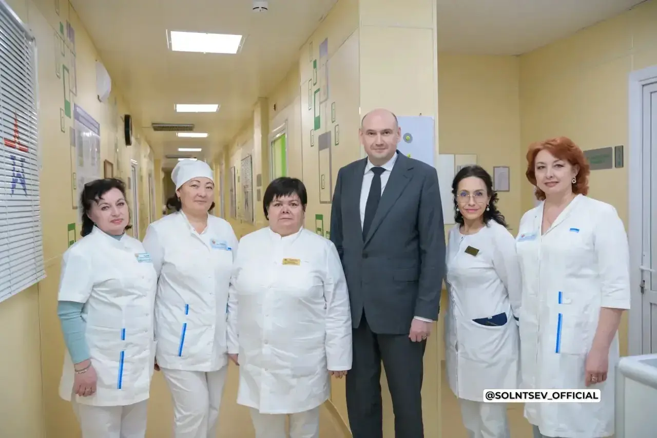 Евгений Солнцев поздравил медицинских работников с профессиональным днём