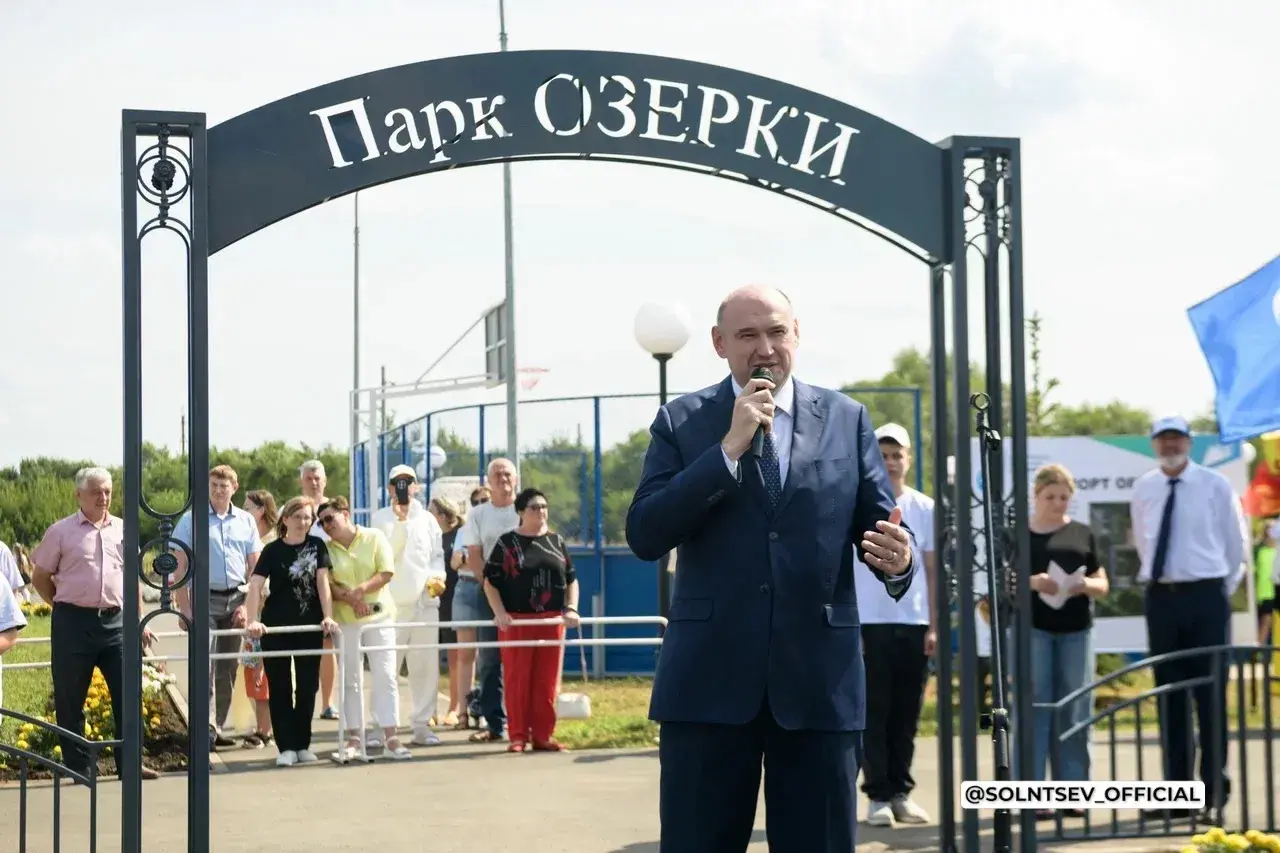 Евгений Солнцев проинспектировал ключевые объекты Сорочинска: парк, детсад и храм