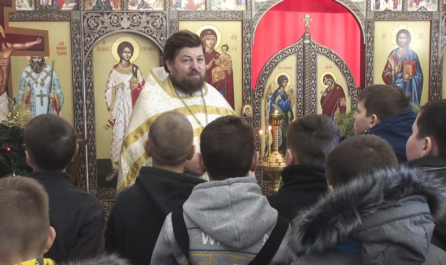 Ясненцев пригласили в воскресную школу и молодежное православное объединение