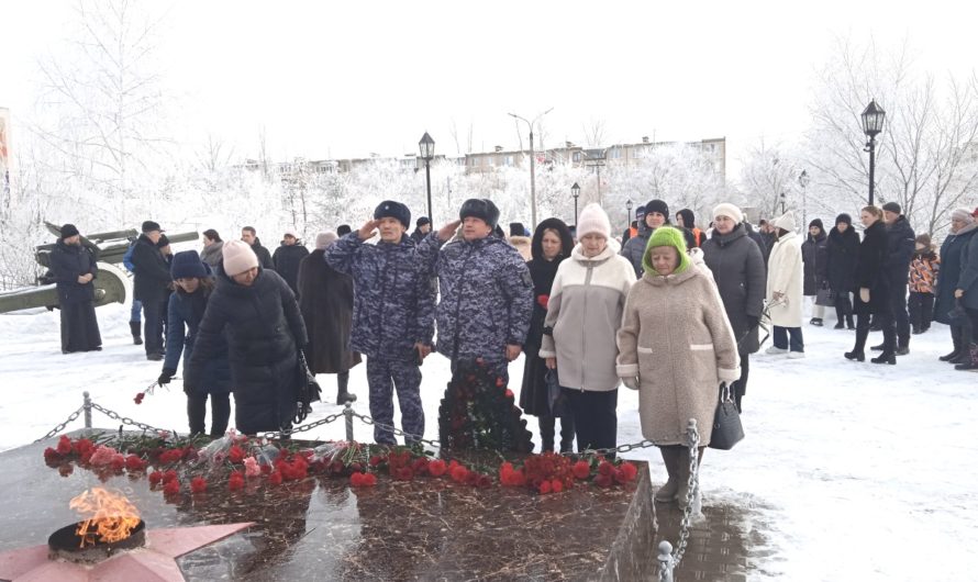В память защитников Отечества на мемориале Ясного прошел митинг и возложение цветов