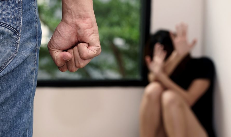 Неплательщик алиментов, избивший бывшую супругу, выслушал приговор Оренбургского суда