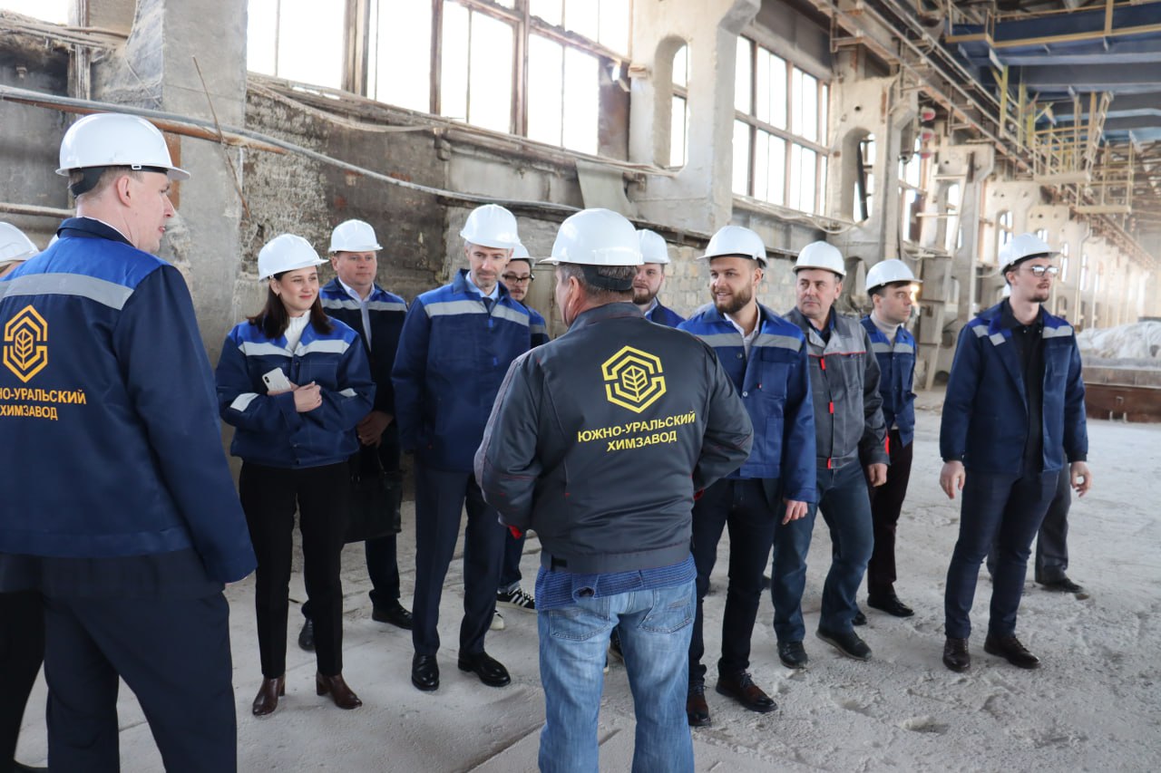 магниевый завод соликамск. завод магниевых соединений кувандык. южно уральский завод. южноуральский механический завод логотип. ао завод кристалл южноуральск.