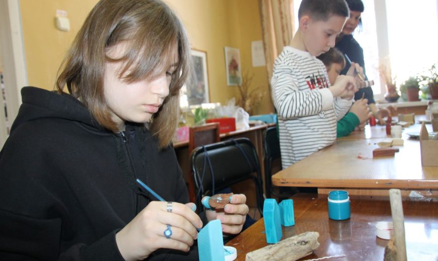 Дрифтвуд по-ясненски: школа искусств пригласила школьников на мастер-класс