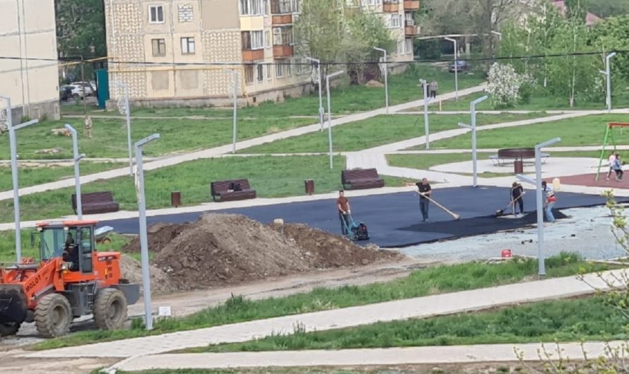 В Ясном полным ходом идут работы по благоустройству Сквера Славы