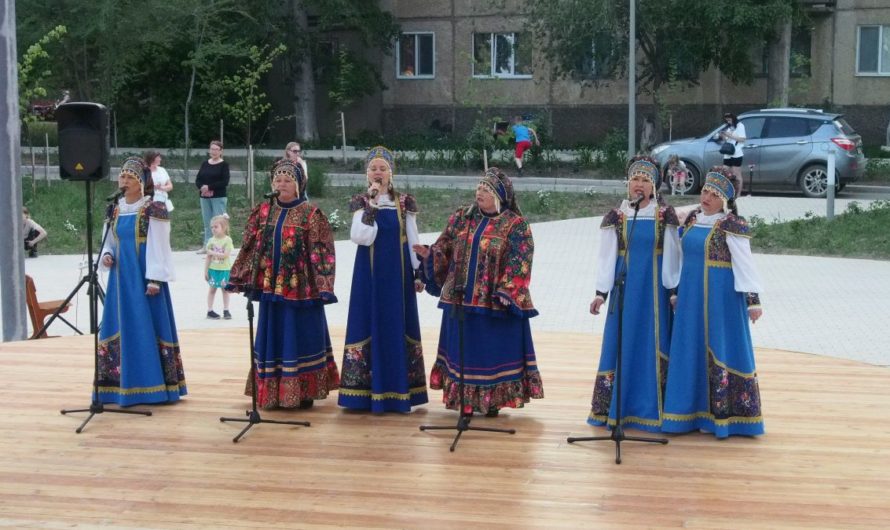Еленовские артисты открыли в Ясном сезон «Лето в парке»