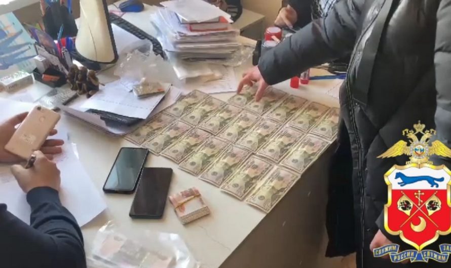 В Оренбуржье взяли с поличным торговцев фальшивыми долларами