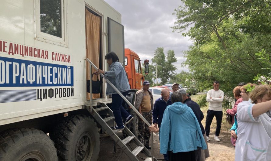 К сельчанам Ясненского округа приехал мобильный ФАП