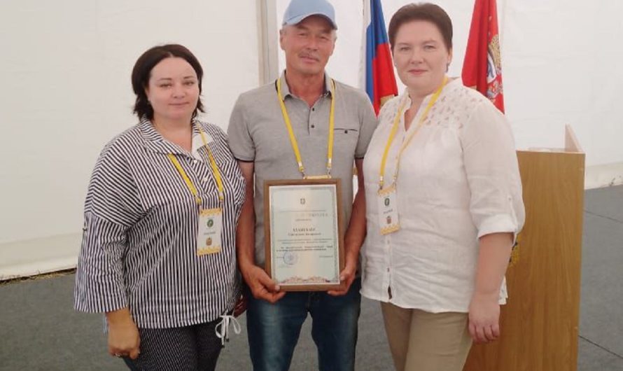 В День поля ясненца наградили Почетной грамотой минсельхоза России