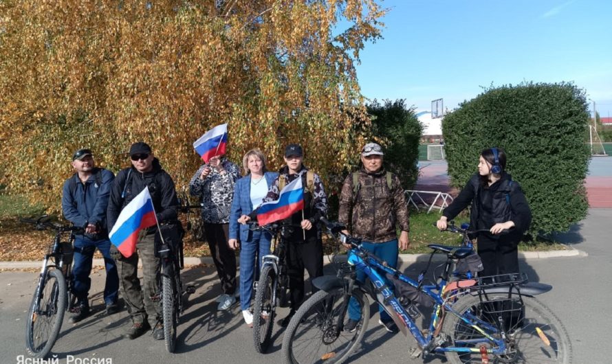 День воссоединения четырех территорий с Россией ясненские спортсмены отметили велопробегом