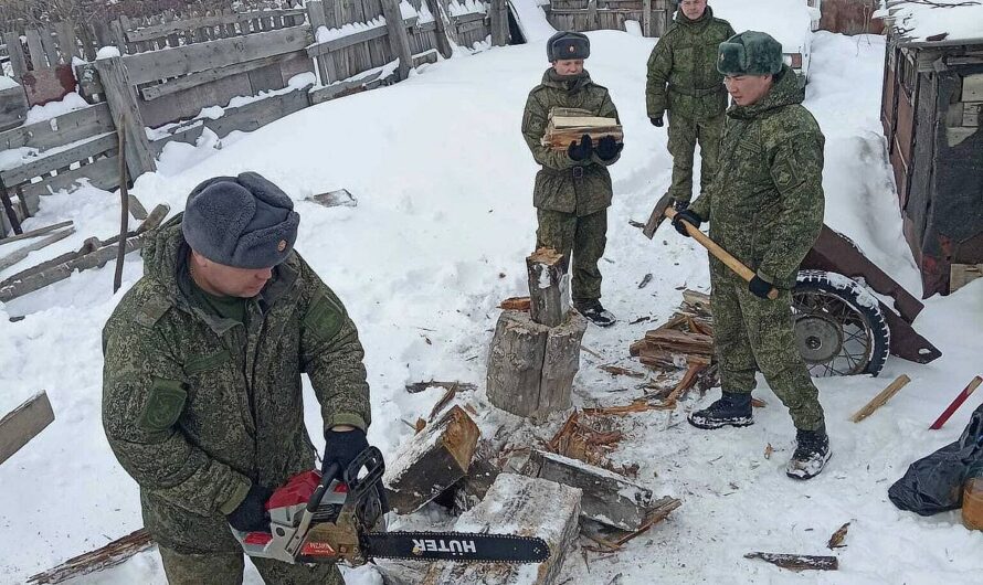 Бойцы Ясненской ракетной дивизии помогли родителям участника СВО