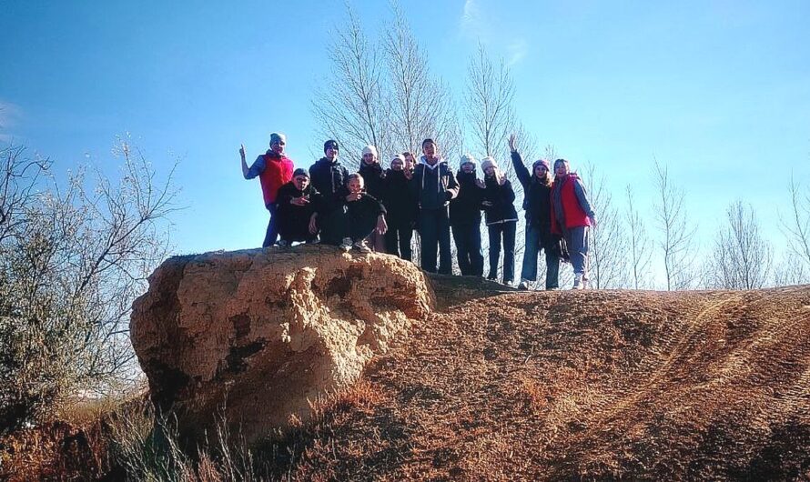 В Ясном волонтеры и кадеты отправились в осенний пеший поход