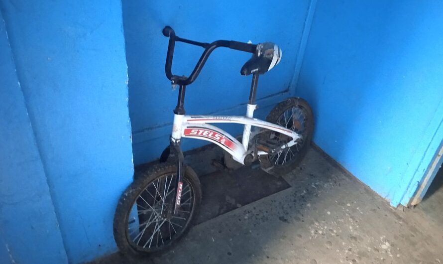 Ясненцам разъяснили опасность хранения личных вещей в подъездах