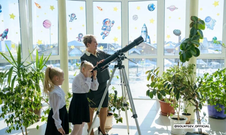 Губернатор Солнцев и космонавт Зубрицкий открыли первый космический класс в Оренбуржье