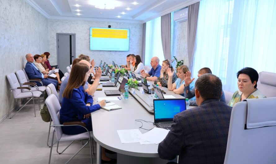 В Ясном депутаты утвердили бюджет-2025 и выплаты для контрактников