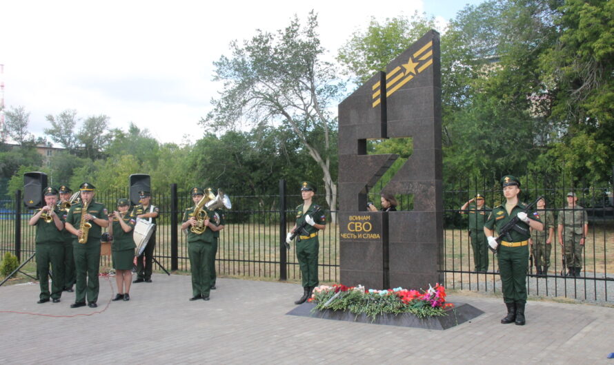 В Ясном торжественно открыли Аллею Героев