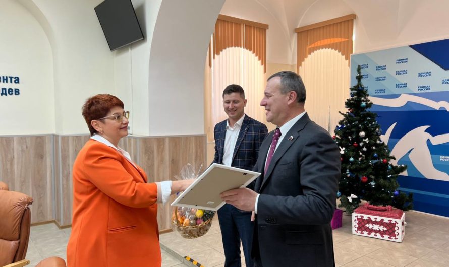 Депутат Госдумы поздравил с наступающими праздниками руководителей СМИ Оренбуржья