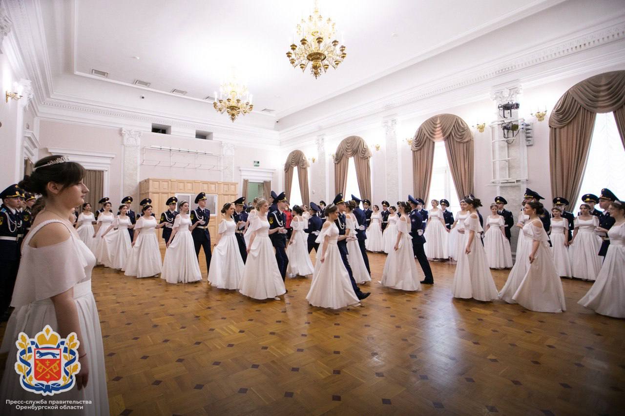 балл медалистов оренбург 2022. губернаторский бал 2022 новосибирск. казачий бал. пасхальный бал верховажье. губернаторский бал оренбург 2022.
