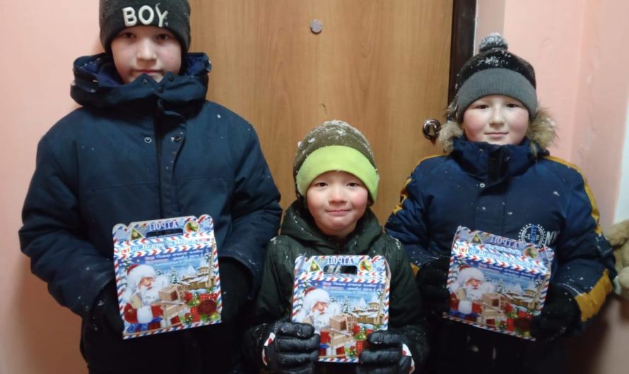 В Оренбургской области сотни детей получили к Новому году подарки, собранные волонтерами