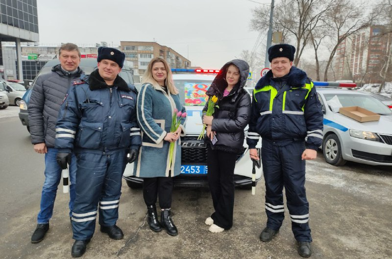 Просто праздник какой-то: в Оренбурге провели поздравительную акцию на дорогах