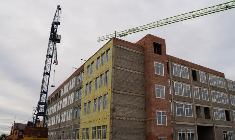 Строительство новой школы в Бузулуке идет уверенным темпом