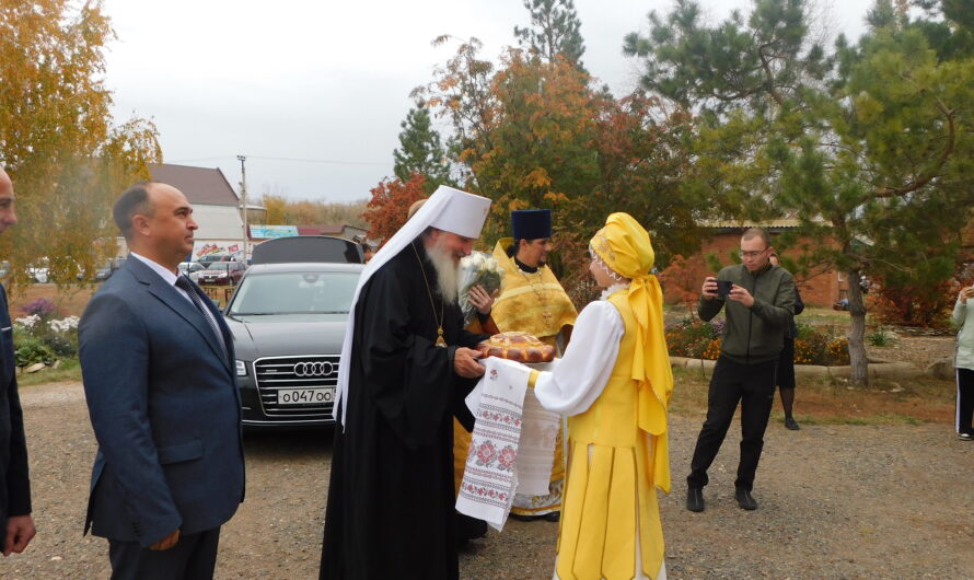 Митрополит Оренбургский и Саракташский Петр посетил с.Октябрьское